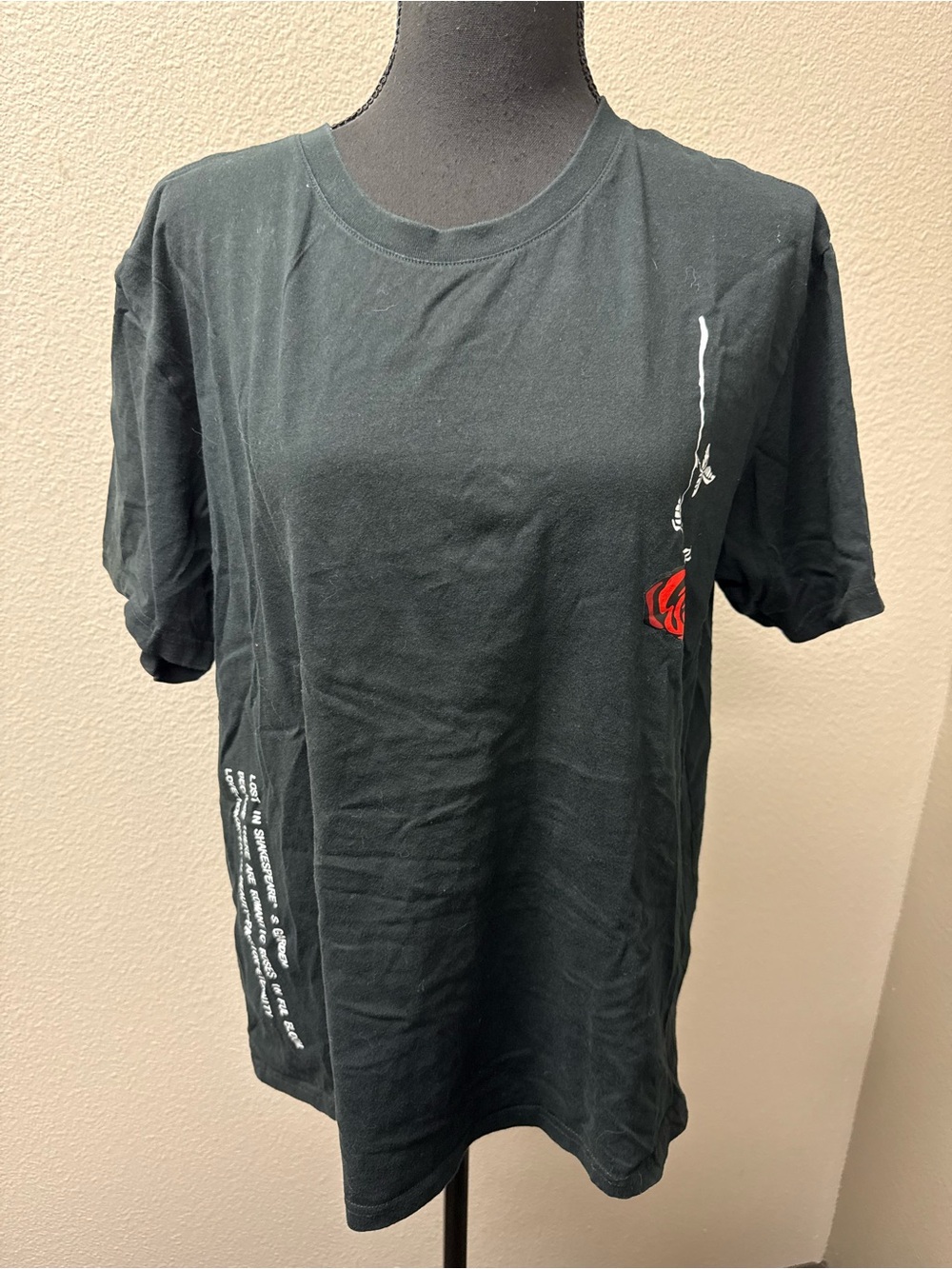 L Black Red Rose Shakespeare Garden Graphic Tee Dark Romantic Gothic Streetwear